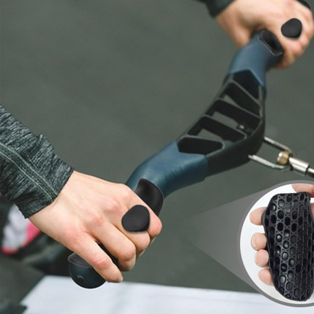 ROYALIFY GRIPZ™ Hand Grips for Gym - (2 Black) + (2 White)